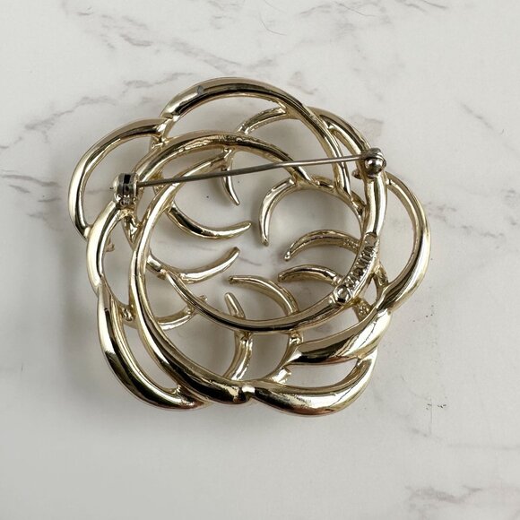 Sarah Coventry Signed Gold-Tone Swirl Brooch Pin 2" - Picture 7 of 9